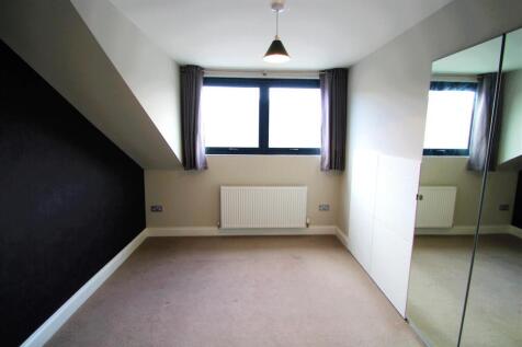 Bedroom 1.jpg