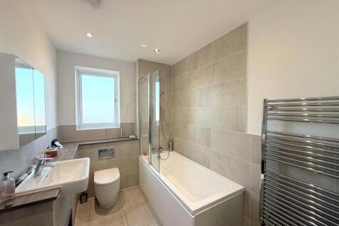 Family Bathroom.jpeg