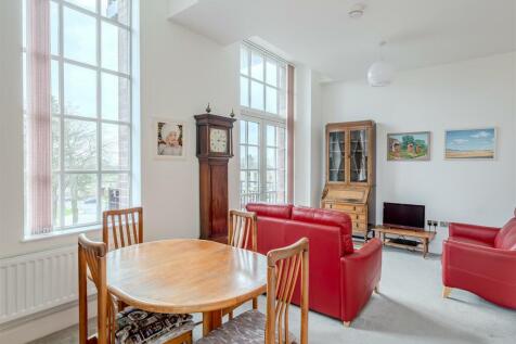 OPEN PLAN LIVING AREA
