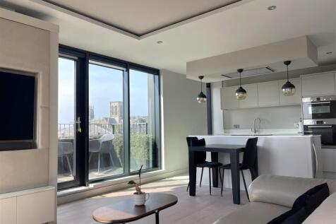 KITCHEN / DINING
