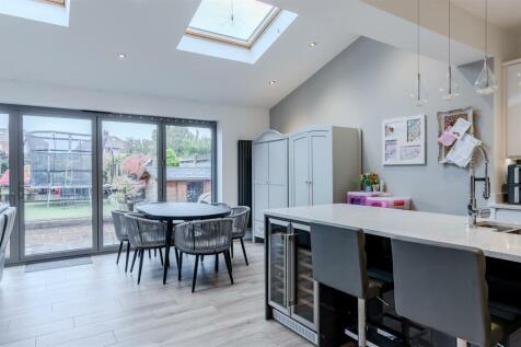 KITCHEN / DINER