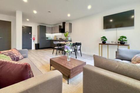 LIVING / KITCHEN