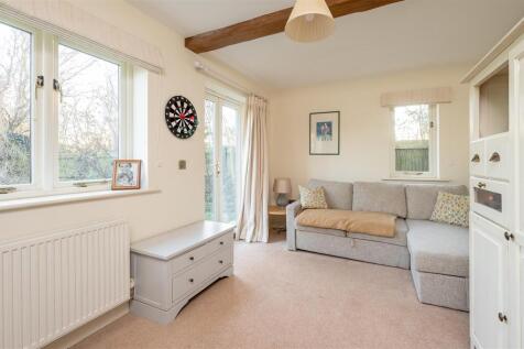 PLAYROOM/BEDROOM