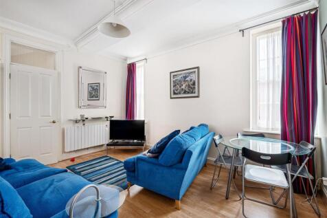 OPEN PLAN LIVING AREA