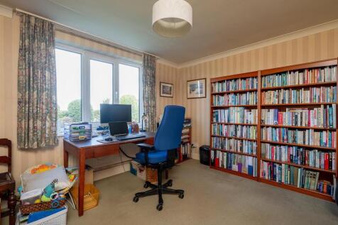 OFFICE / PLAYROOM