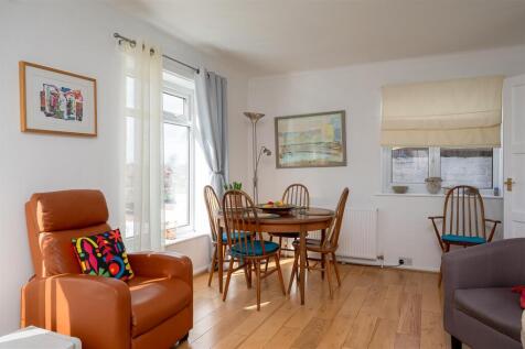 LIVING / DINING