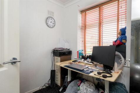 BEDROOM / OFFICE
