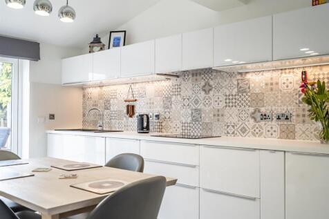 KITCHEN DINING ROOM