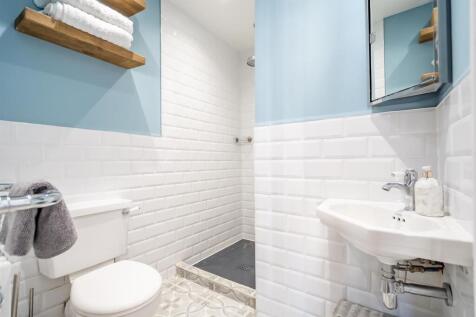 EN SUITE