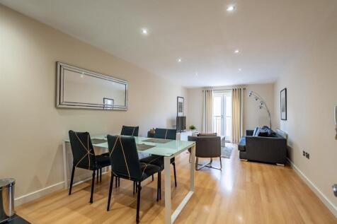 LIVING/DINING