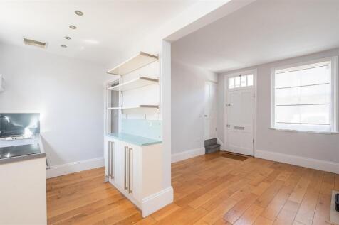 LIVING/KITCHEN