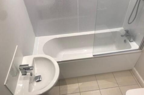 bathroom 02.jpg