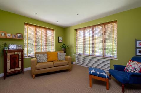 STUDY / SIXTH BEDROOM