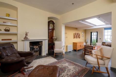 OPEN PLAN KITCHEN DINING AND SITTING AREA