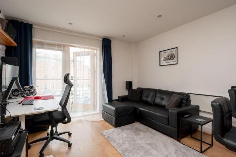 OPEN PLAN LIVING ROOM