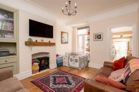 FAMILY OR DINING ROOM
