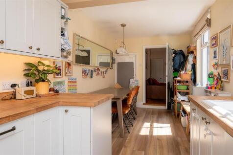 KITCHEN DINING