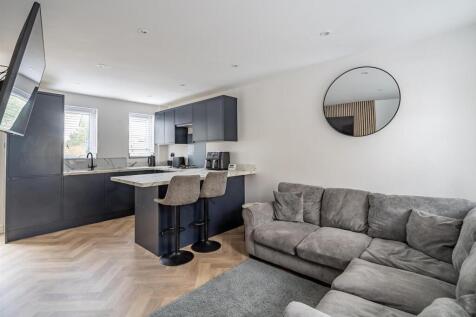 KITCHEN / LIVING AREA