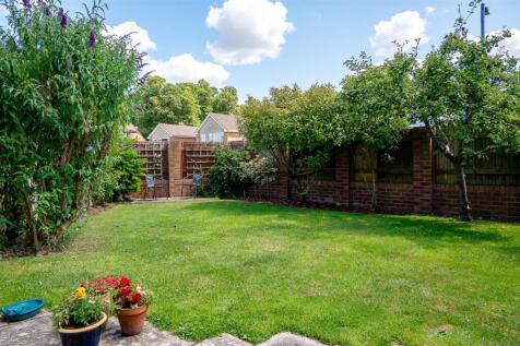SIDE GARDEN