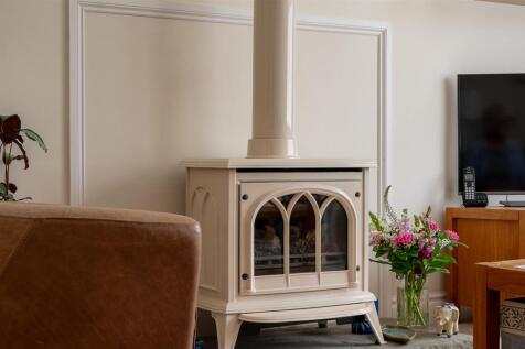 FEATURE FIREPLACE