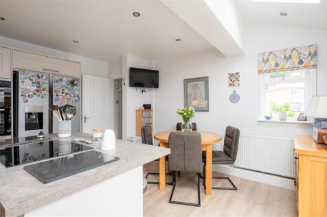 KITCHEN / DINER