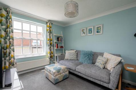 SNUG / DINING ROOM