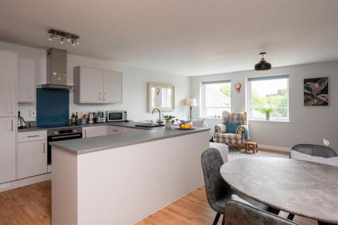 KITCHEN / LIVING / DINING