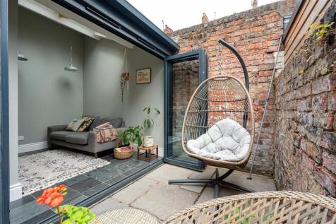 COURTYARD 1