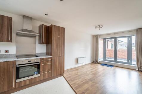 KITCHEN/LIVING