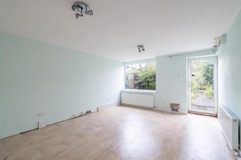 FAMILY ROOM/STUDIO