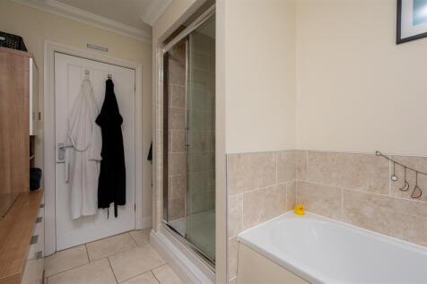 BATHROOM 2