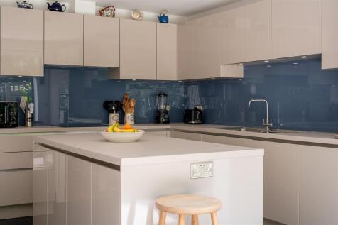 KITCHEN DINING