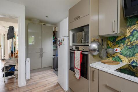 KITCHEN/UTILITY