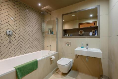 HOUSE SHOWER ROOM