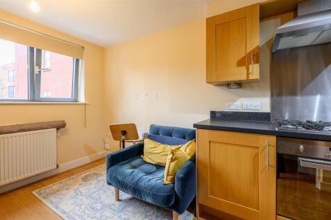 KITCHEN / DINING AREA