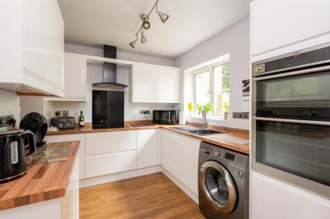 12 Rosecroft Way-6.jpg