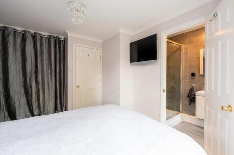 12 Rosecroft Way-5.jpg