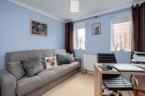 12 Rosecroft Way-3.jpg