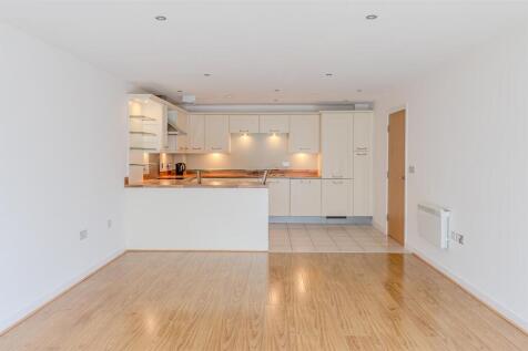 OPEN PLAN KITCHEN / DINING / LIVING AREA