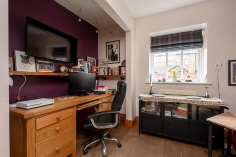 BEDROOM/STUDY