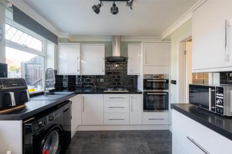Kitchen Diner 2