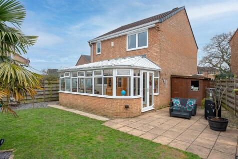 GARDEN &amp; REAR VIEW