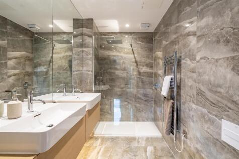 EN-SUITE OFF THE MAIN BEDROOM