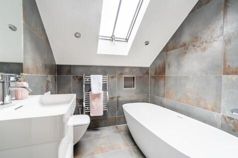 TOP FLOOR BATHROOM