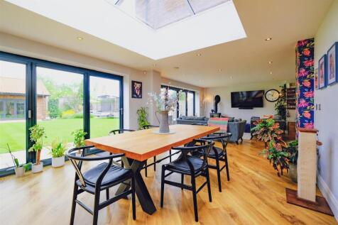 DINING / LIVING