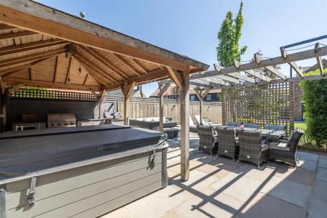 ENTERTAINING SPACE