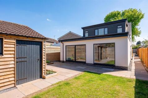 GARDEN &amp; REAR VIEW