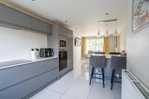 KITCHEN / DINING 2