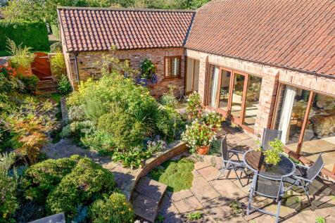 COURTYARD GARDEN