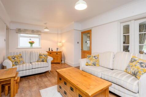 SITTING / FAMILY ROOM